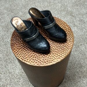 New York Transit Clogs Size 7